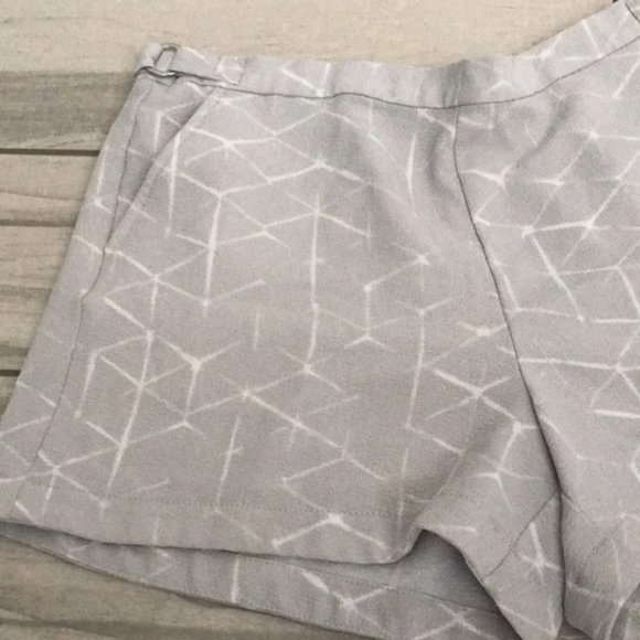 CALVIN KLEIN Women Print Texturized Pull On Dress Shorts | M - Picture 3 of 11